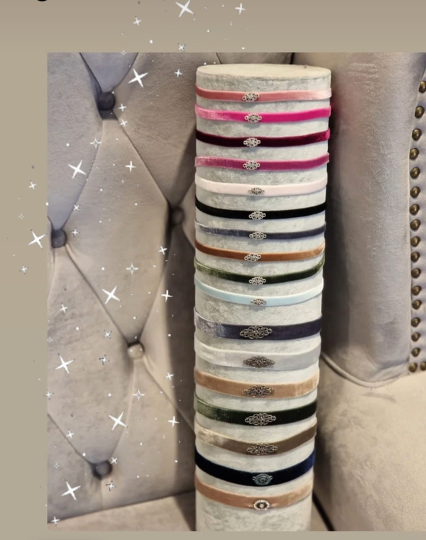 Zauberhafte Kropfbänder in vielen Farben mit Stretch